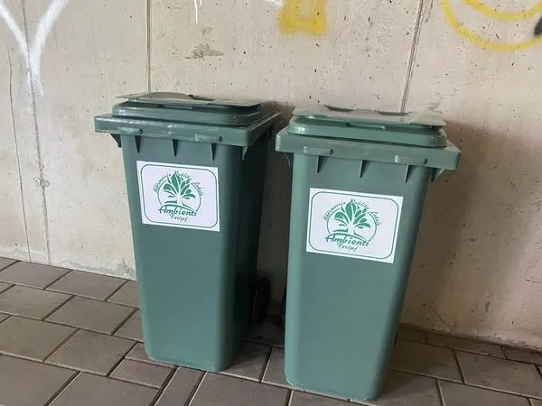 Vendosëm kontenjerë të rinjë tek nënkalimi/parkingu për vetura dhe nënkalimi për këmbësorë.