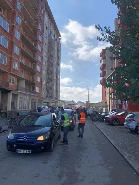 Menagjimi i inkasimit nga punëtorët e ndërmarrjes publike "Ambienti"në tregun e Makinave.