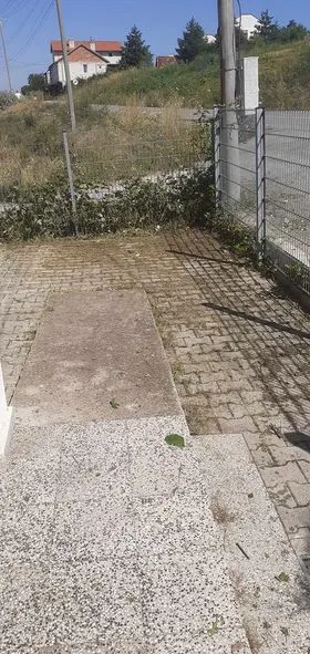 Mirëmbajtja ,kositja dhe pastrimi i barit në oborrin tek "Ambulanta e Mjekësisë Familjare"në fshatin Mirash. 🍀