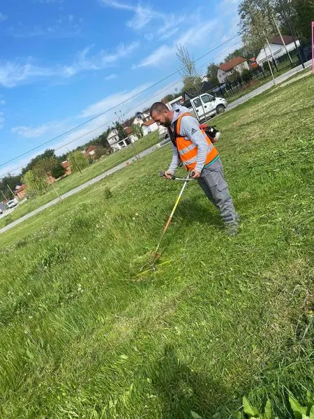 Mirëmbajtja e parkut dhe pjesa e lodrave për fëmijë,në fshatin Balaj.