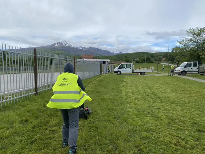 Mirëmbajtja e Fushës së Sportit, Lapidarin e Dëshmorëve, Ambulantën e Mjekësisë Familjare dhe tek Zyra e Gjendes Civile në fshatin Gaçkë.