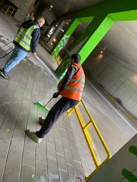 Mirëmbajtja dhe pastrimi i hapësirës së parkingut nëntoksorë dhe nënkalimit.