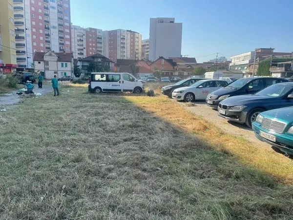 Sot përfunduam kositjen e barit dhe pastrimin e oborrit në shkollën "Gjon Serreçi"
