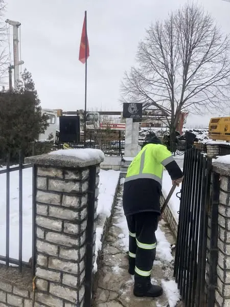 Pastrimi i borës dhe mirëmbajtja e lapidarëve të dëshmorëve!