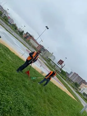 Kositja e barit ,pastrimi i hapësirës së gjelbërt te salla e sportit "Bill Klinton". 🍀