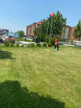 Kositja e barit dhe pastrimi i hapësirës së gjelbërt tek Lapidari "Afrim Kalanica". 🍀