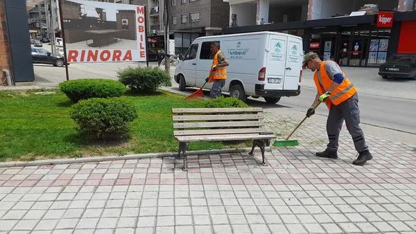 Kositja e barit ,mirëmbajtja e hapësirës së gjelbërt tek Lapidari "Agim Matoshi". 🍀