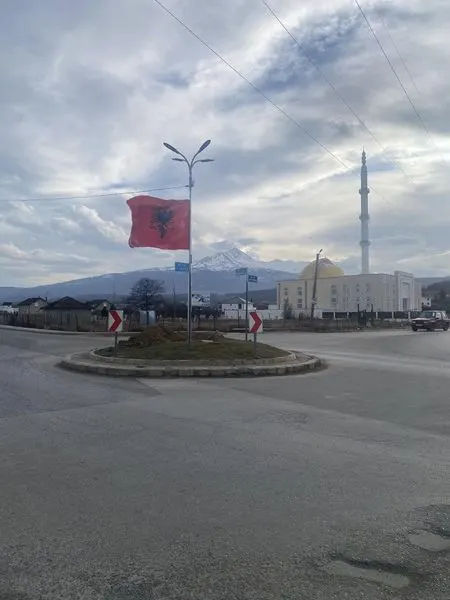 Vendoset Flamuri Kombëtar-Gaçkë.