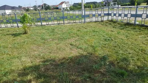Mirëmbajtja e hapësirave të gjelbërta , kositja dhe pastrimi i barit tek "Zyra e Gjendjes Civile"në Fshatin e Vjetër . 🍀