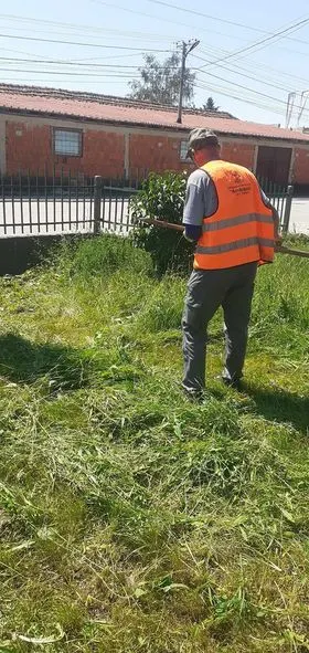 Kositja dhe pastrimi i barit tek Lapidari "Muhamet Kabashi , Rexhep Demiri" në fshatin Talinoc. 🍀