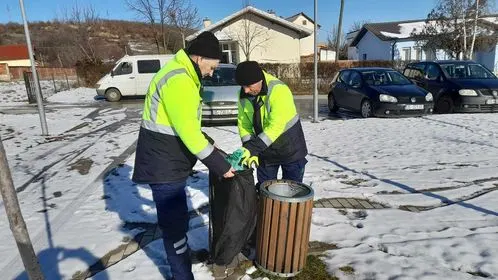 Largimi i borës dhe mbeturinave tek AMF në fsh.Gaçkë dhe Varosh