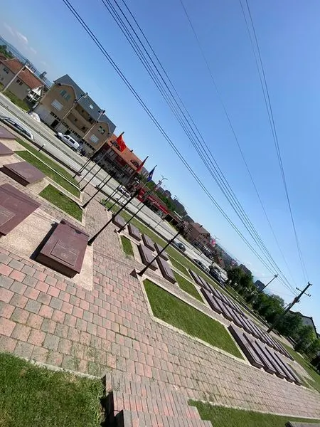 Mirëmbajta ,kositja e barit dhe pastrimi i hapësirës së gjelbërt tek "Varrezat e Dëshmorëve". 🍀