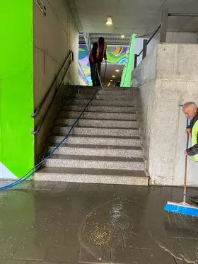 Mirëmbajtja dhe pastrimi i hapësirës së parkingut nëntoksorë dhe nënkalimit.