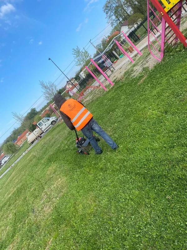 Mirëmbajtja e parkut dhe pjesa e lodrave për fëmijë,në fshatin Balaj.
