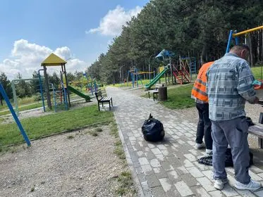 Pastrimi i hapësirës së gjelbërt ,mbledhja e mbeturinave te parku "Liria". 🌲 🍀