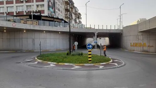 Mirëmbajtja,kositja e barit dhe pastrimi  tek rrethrrotullimi i nënkalimit në rrugë "Ahmet Kaçiku". 🍀
