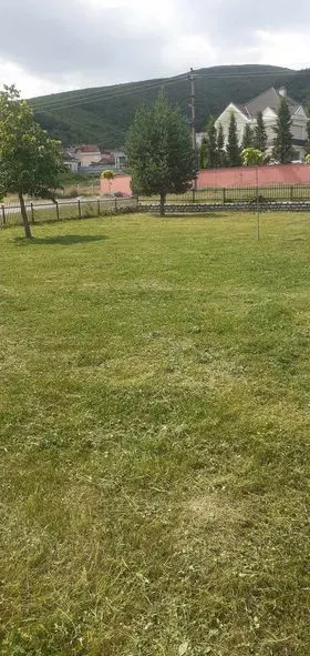 Kositja e barit dhe mirëmbajtja e hapësirës gjelbëruese tek Lapidari "Sejdi Sejdiu" në fshatin Nerodime . 🍀
