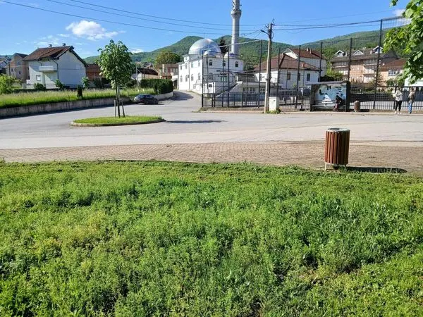 🧤Sot gjatë punës në teren në Lapidarët e Dëshmorëve, Parku tek Shkolla, si dhe Qendra e Mjekësisë Familjare në fshatin Pleshinë.