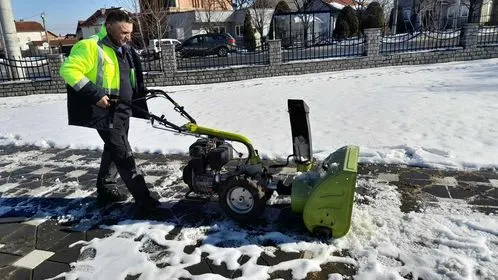 🦺 Heqja e borës❄️, dhe pastrimi i kubëzave tek Obelisku "Maja e Lirisë" në fshatin Greme 👷🏻‍♂️🧹.