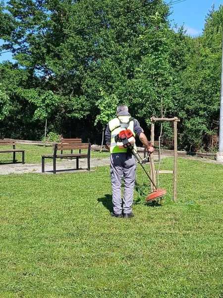 🧤Sot gjatë punës në teren në Lapidarët e Dëshmorëve, Parku tek Shkolla, si dhe Qendra e Mjekësisë Familjare në fshatin Pleshinë.