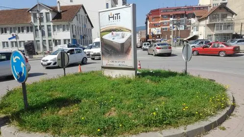 Mirëmbajtja,kositja e barit dhe pastrimi  tek rrethrrotullimi në rrugë "Rexhep Bislimi" (afër hekurudhës). 🍀