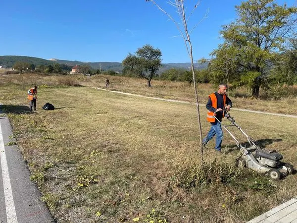Fusha e sportit dhe parku në Gaçkë.