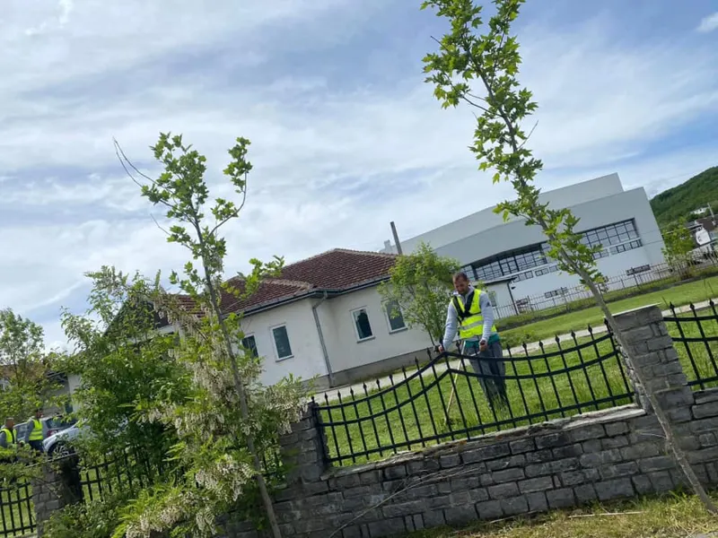 Obelisku "Maja e Lirisë", Qendra e Mjekësisë Familjare🏥, si dhe tek Kopshti i Fëmijëve  në fshatin Greme.