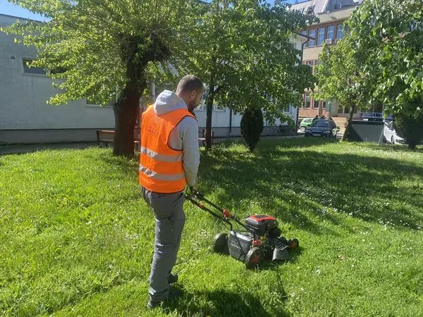 👷‍♂️Punonjësit e NPL ''Ambienti"gjatë punës në teren .