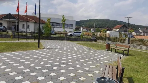 Obeliskut "Maja e Lirisë" tani me pamje të pastër!