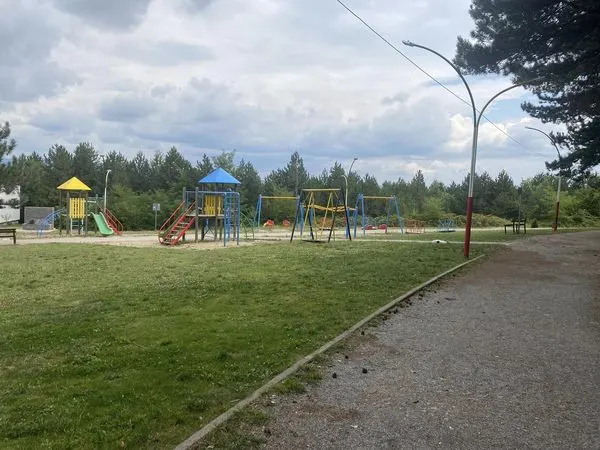 Mirëmbajtje dhe kujdesje e çdo ditëshme në Parkun Liria.