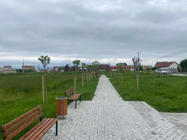 Mirëmbajtja e hapësirave të gjelbërta nga👷🏻‍♂️punonjësit e NPL "Ambienti" në fshatin Koshare.