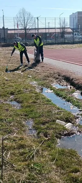 Punëtorët e KompanisëN.P.L  "Ambienti" Sh.A në shërbim të komunitetit